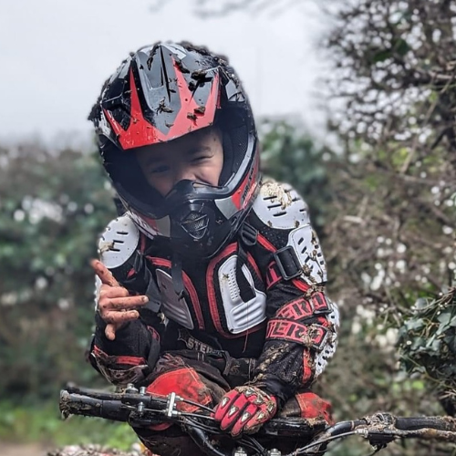 KIDS HELMETS & GOGGLES